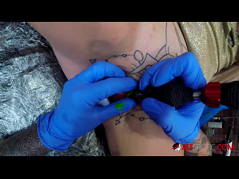 ❤️ Nagpa-tattoo sa kanyang klitoris ang sobrang tattoo na hottie na si Sully Savage ❤ Fucking video sa tl.risegame.top